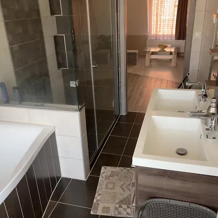Lenti Central Apartman レンティ