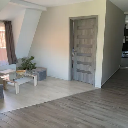 Lenti Central Apartman アパート